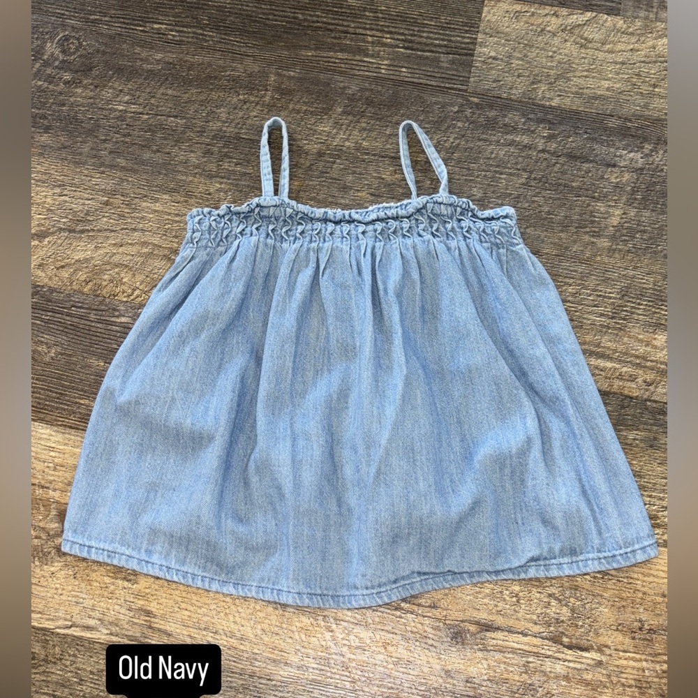 Old navy top‎